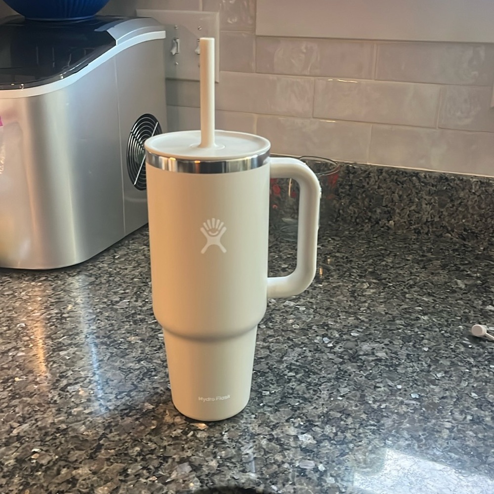 40 oz hydro flask, hardly used.